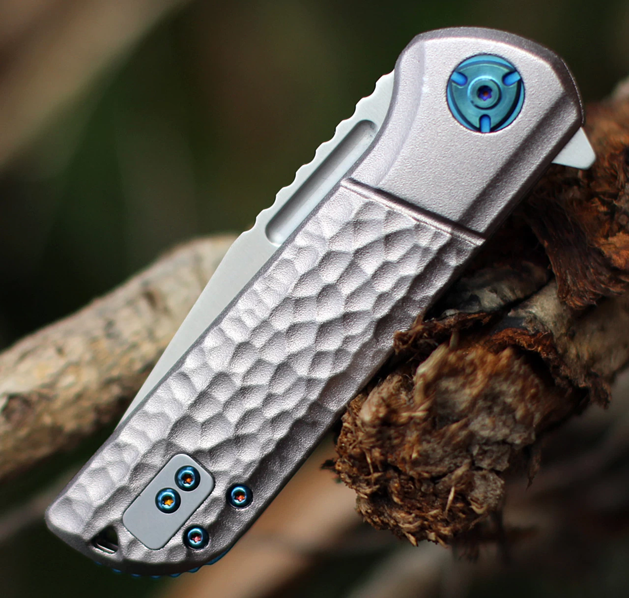 CRKT Lannny Linerlock Silver A/O 6525 , 3.18" 8Cr13Mov Satin Finish Stainless Blade, Silver Sculpted Aluminum Handles - Image 3